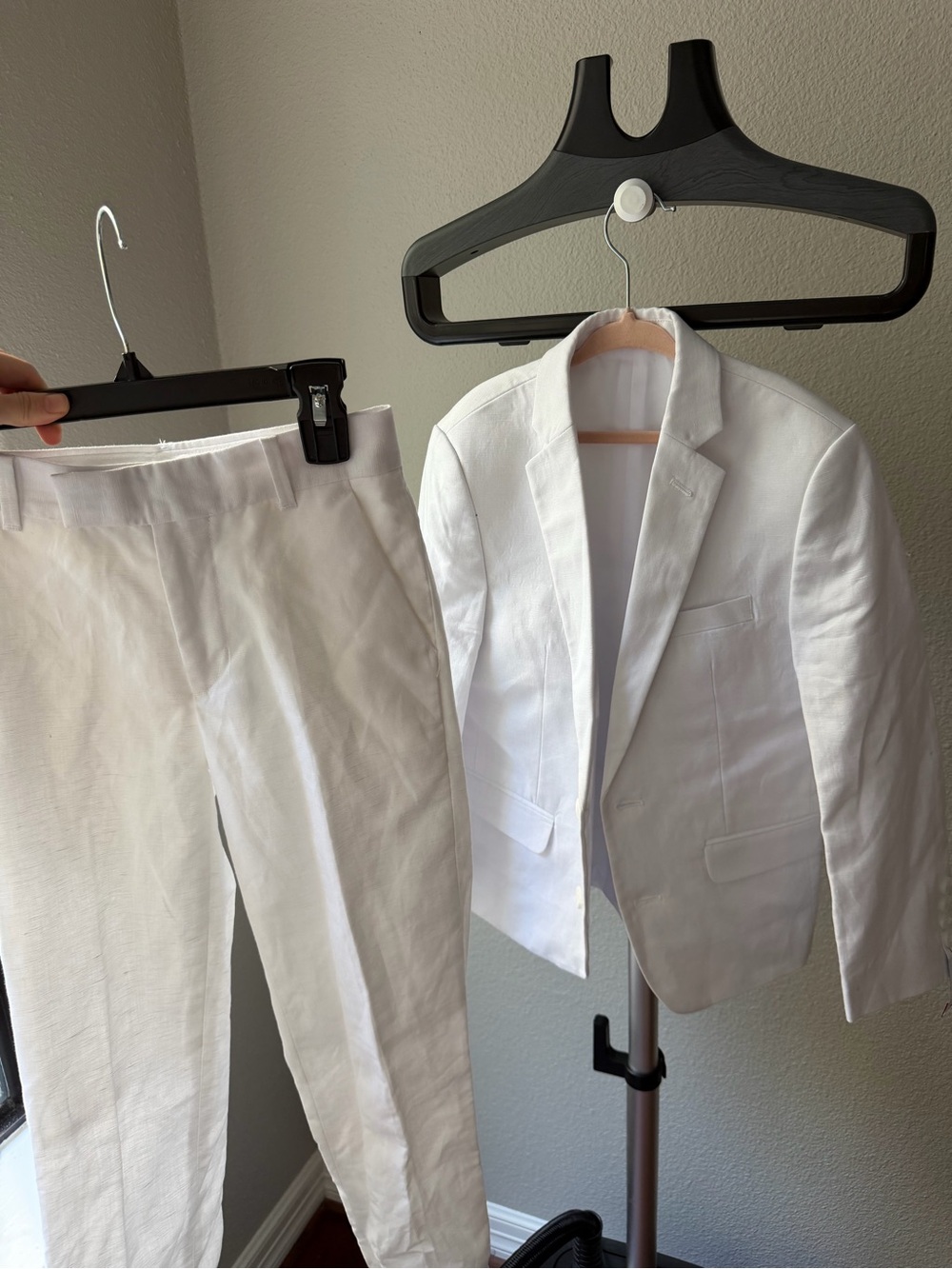 Calvin Klein Boys’ Textured Linen Suit Jacket and Pants White in Size 8